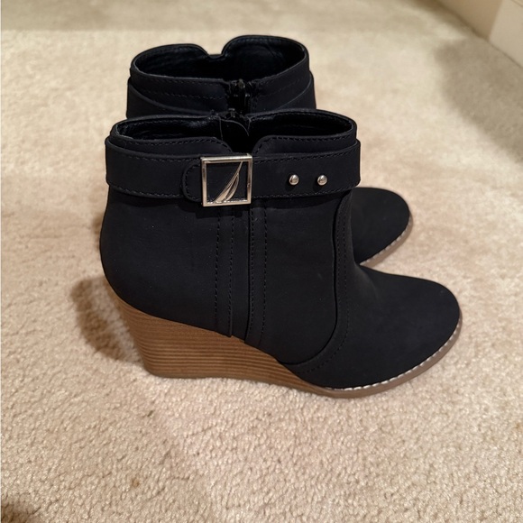 Nautica Shoes - NAUTICA WEDGE ANKLE BOOTS SIZE 7
